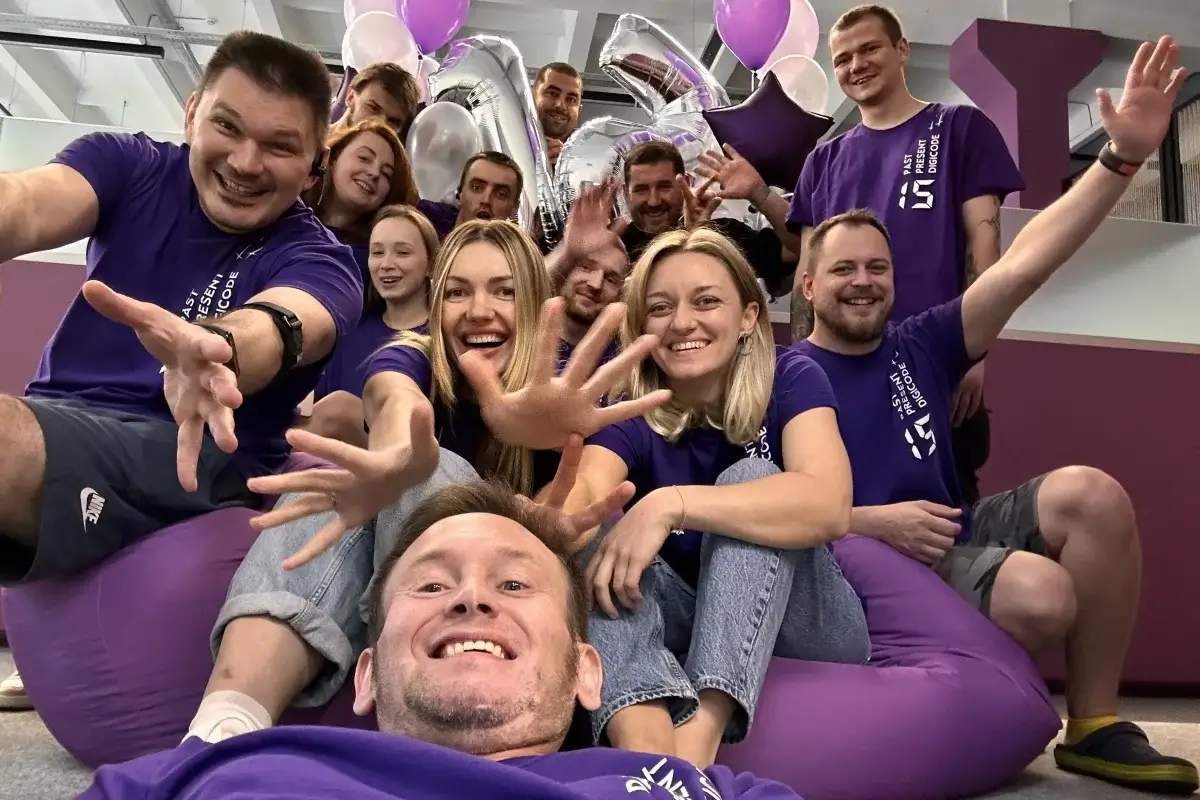 violet T-shirts team photo